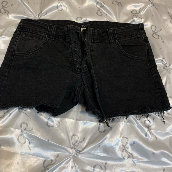 BDG Black Lace-Up Jean Shorts

First B - Picture 3 of 4